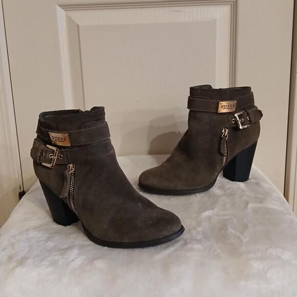Guess Gather green suede ankle bootie with chunky black block heel size 7 - Picture 1 of 7